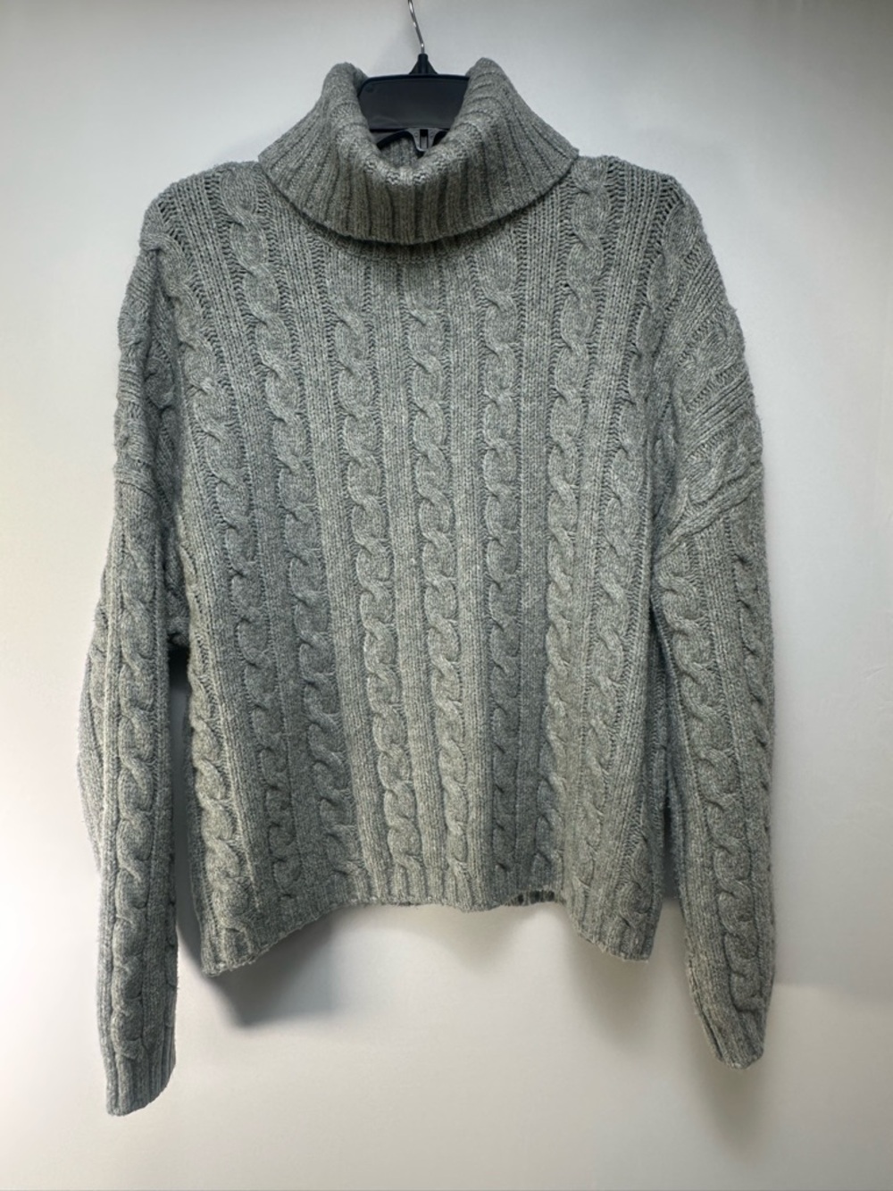 Abercrombie & Fitch Gray Cable-Knit Turtleneck‎ Sweater